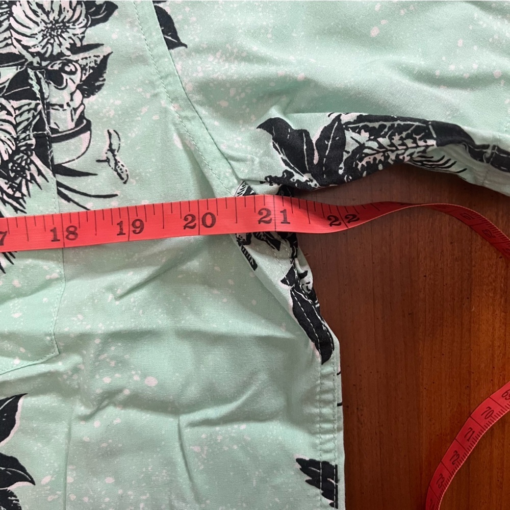 🌺🌴 Star Wars Mint Floral Tropical Stormtrooper Button-Down Shirt (M) - Picture 7 of 9